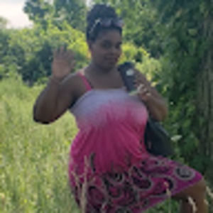 Meet your Posher, Tishelia